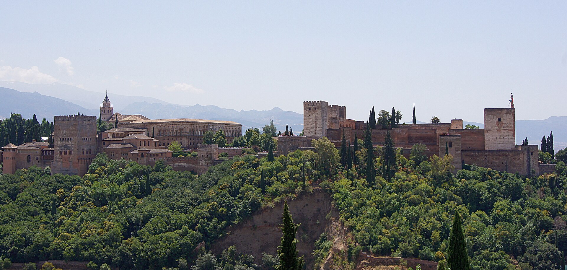La Alhambra de Granada vista desde el Mirador de San Nicolás